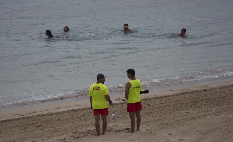 Ferrol dota de ambulancia al servicio de salvamento en playas