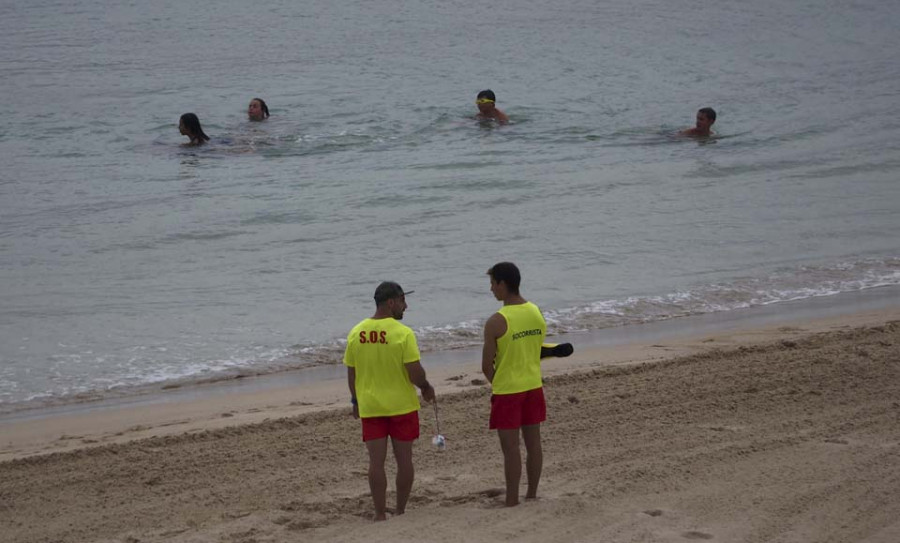 Ferrol dota de ambulancia al servicio de salvamento en playas