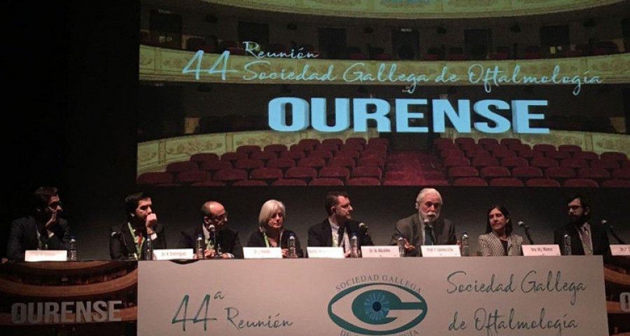 Oftalmólogas del área sanitaria muestran novedades terapéuticas en un congreso en Ourense