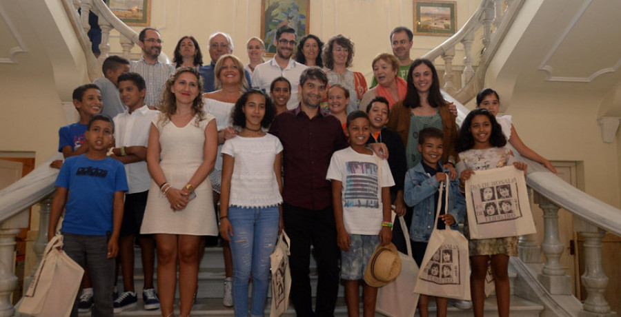 Familias de Ferrol acogerán este año a 12 niños saharauis durante los tres meses de verano