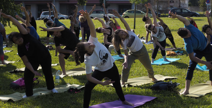 Canido celebra el Día Internacional del Yoga con tres sesiones de esta disciplina para toda la familia