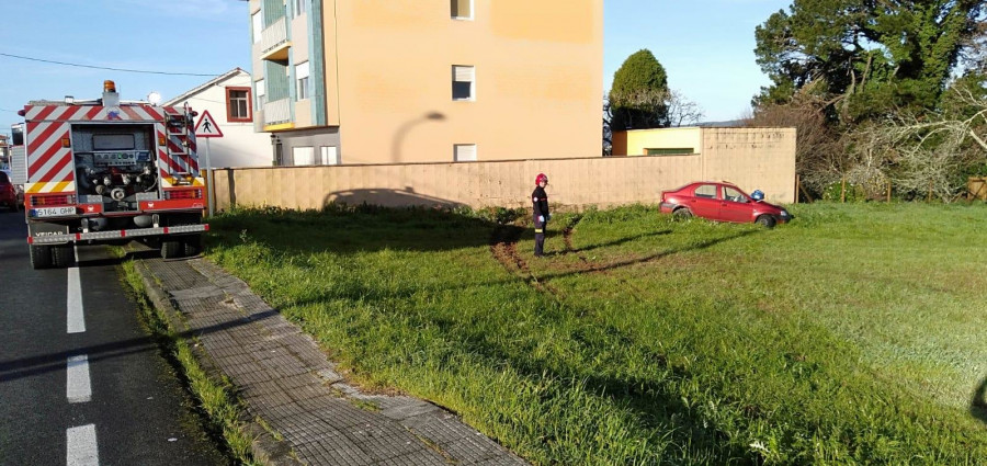 Herida una mujer en Franza al salirse de la carretera con su coche