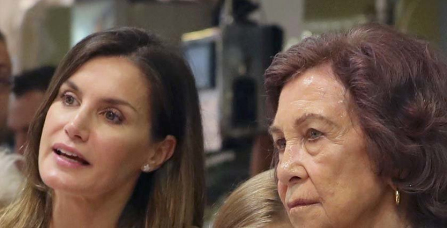 Doña Letizia, sus hijas y doña Sofía, de paseo por Palma