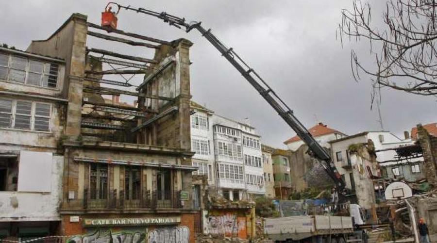 Cae parte de la casa de Carvalho Calero