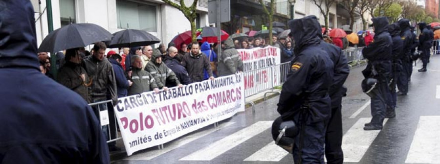 Los delegados del naval se saltaron la prohibición de entrar a la tribuna del hemiciclo