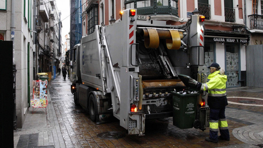 Los trabajadores de Cespa advierten de que el refuerzo en la recogida de basura afecta a la limpieza