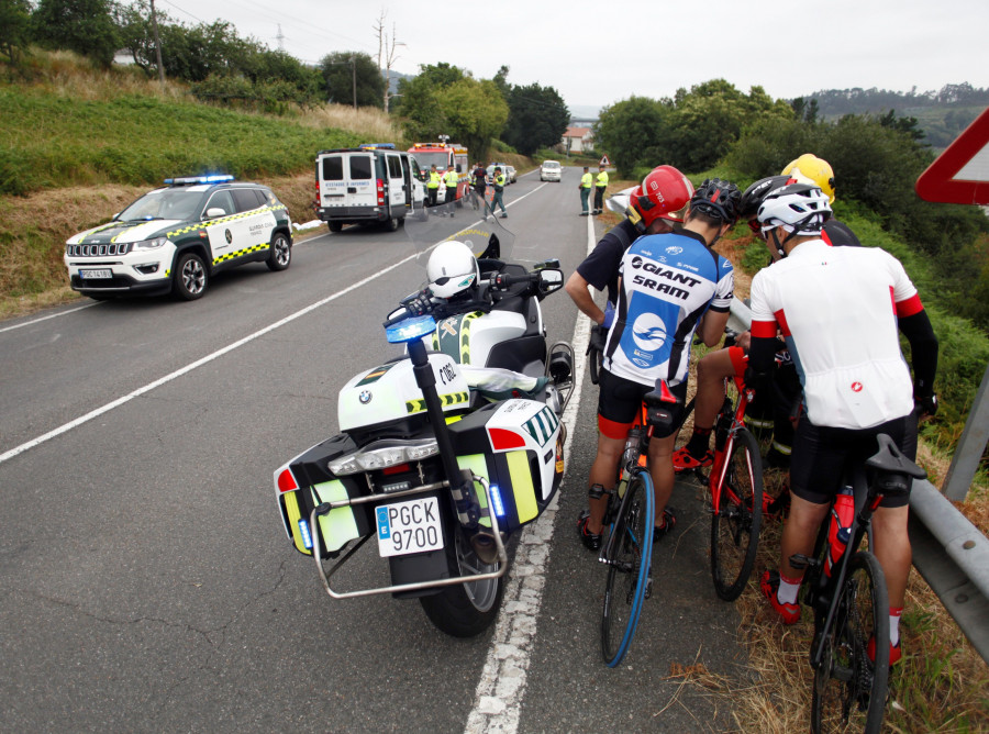 Muere hombre al caer de su bicicleta en una carretera de Paderne