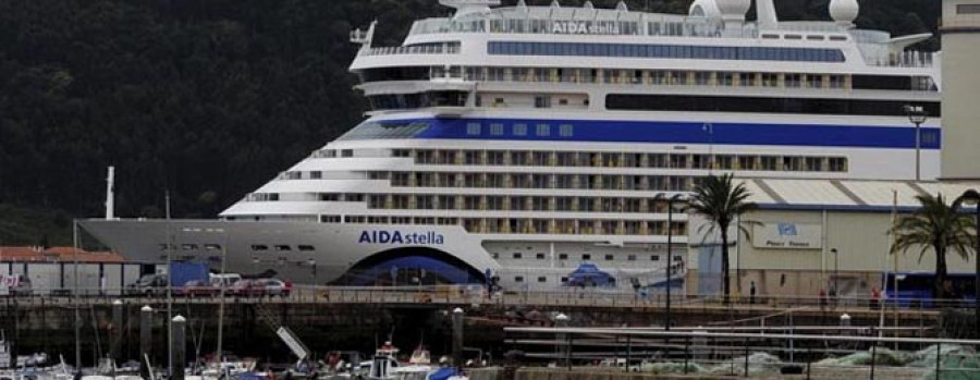 El puerto de Ferrol recibe hoy el crucero más grande del año, el “P&0 Azura”