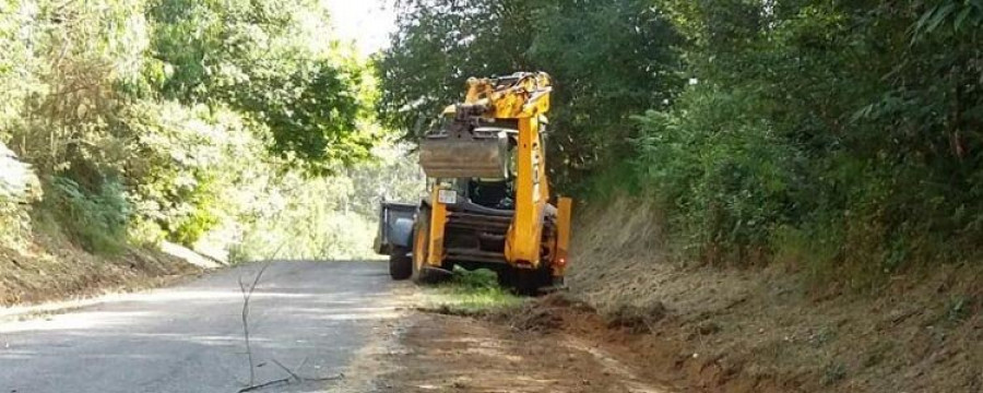 Cabanas- Se inician los trabajos de pavimentación y desbroces en 2,6 kilómetros de pistas rurales