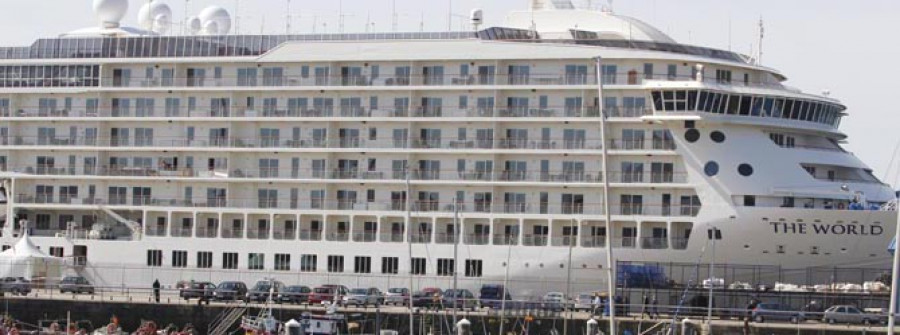 El “crucero de los millonarios”  hace escala en el puerto de Ferrol