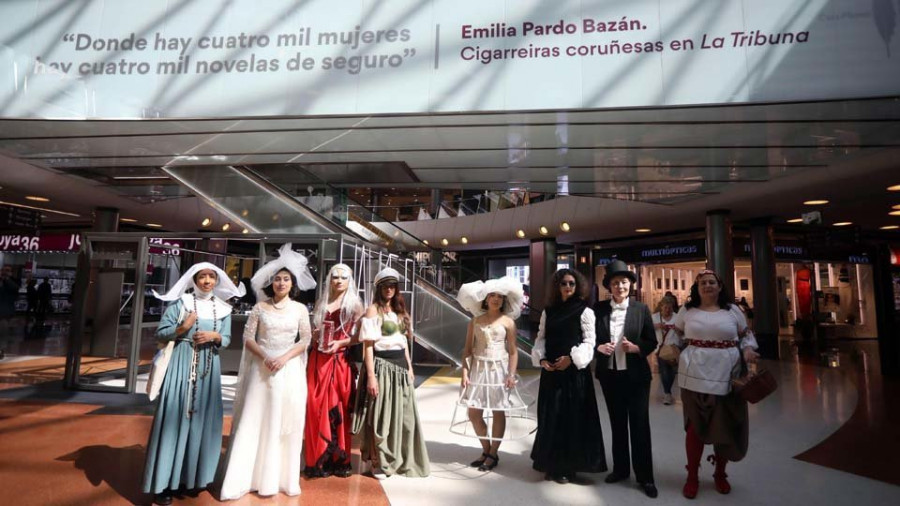 La plaza central de Marineda City homenajea a Emilia Pardo Bazán con citas de sus obras