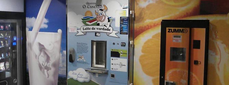 PONTEDEUME-Leche de vaca y zumo de naranja a golpe de máquina dispensadora