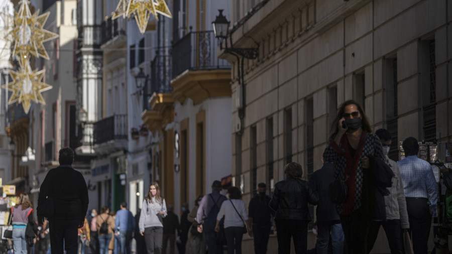 Proponen un límite de seis personas y toque de queda a la una en Navidad