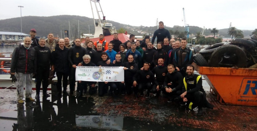 Un total de 55 voluntarios recogen más de 4.000 kilos de basura marina