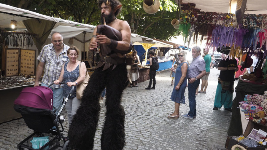 Un cento de postos e multitude de propostas na Feira Medieval de Ferrol