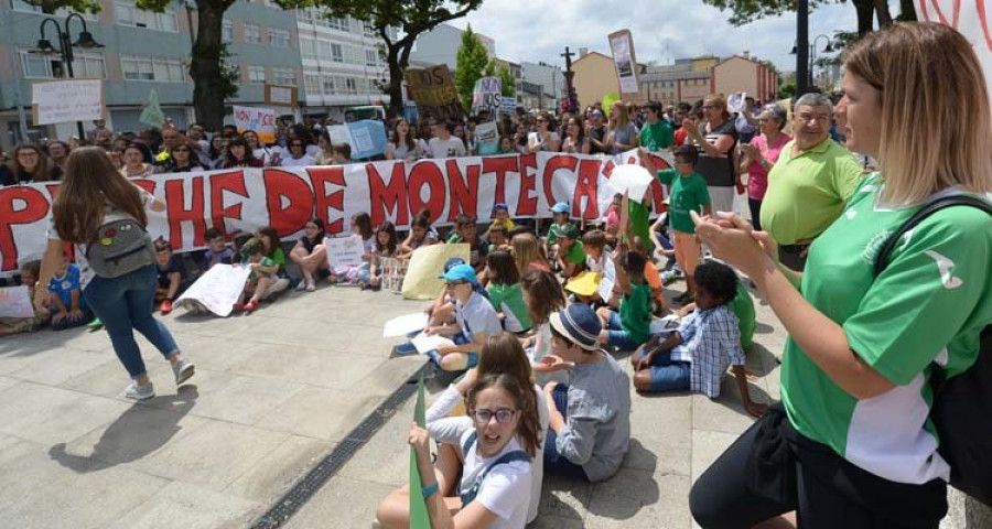As Pontes exige en la calle a la Xunta que mantenga el CPI Monte Caxado