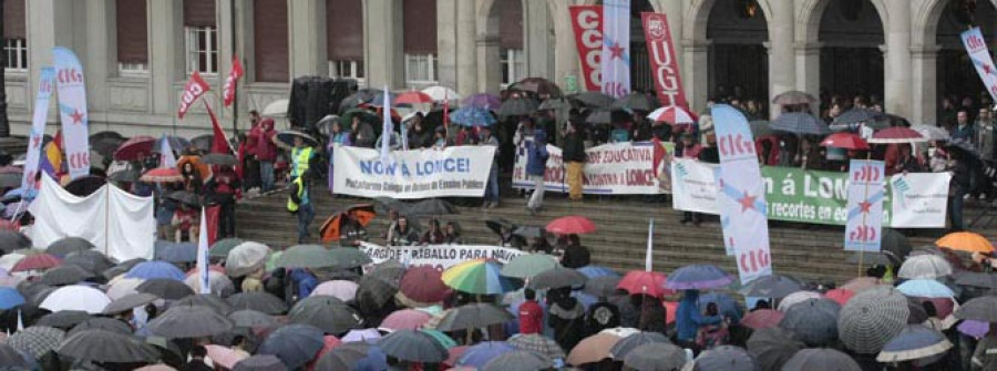 La lluvia no impide que más de 8.000 personas protesten contra la Lomce