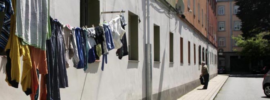 El PSOE critica la lentitud de las obras de las viviendas de Recimil para su entrega