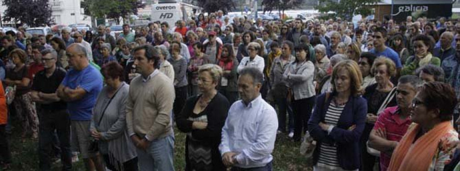 Alrededor de un  millar de vecinos reclamaron ayer justicia para Elisa