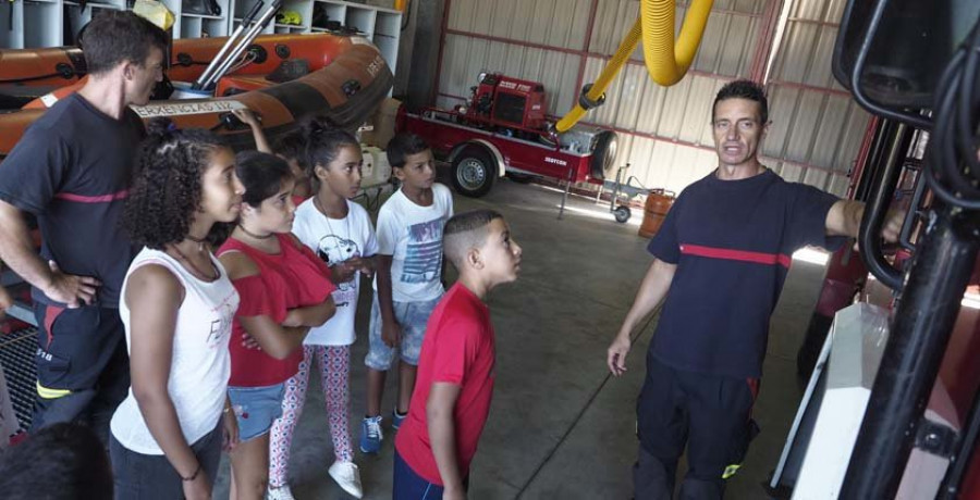 Reportaje | Bomberos por un día y nuevas experiencias que llevar de vuelta a Tinduf