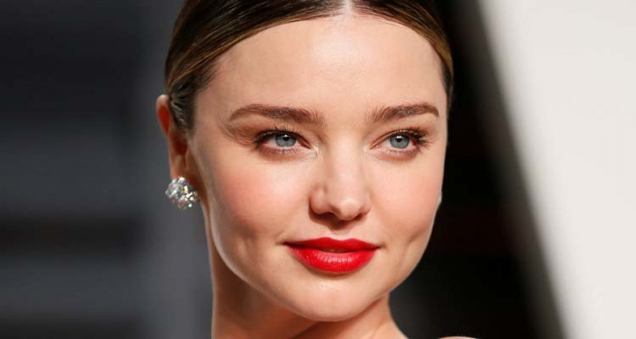 Miranda Kerr muestra su vestido de novia inspirado en Grace Kelly