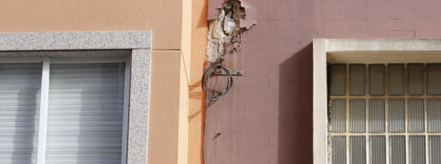Un rayo causa daños  en un edificio de  Narón y afecta a los ordenadores del Sergas