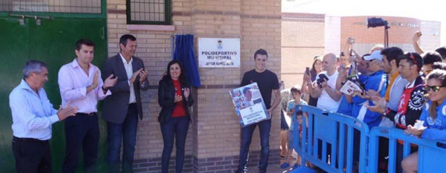 Gómez Noya celebra con un oro su homenaje murciano