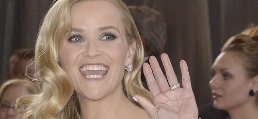 Reese Witherspoon se disculpa por increpar al policía que detuvo a su marido