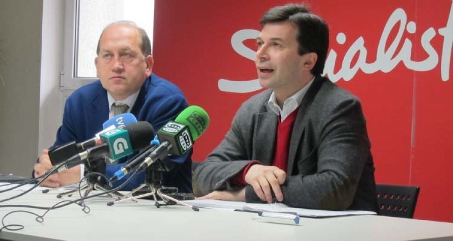 Los tres aspirantes a liderar el PSdeG coinciden en una reunión en Oroso