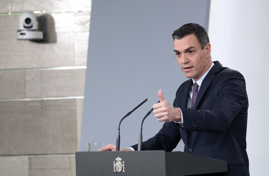 Sancionan con una multa de 500 euros a Pedro Sánchez por haber hecho campaña electoral desde Moncloa