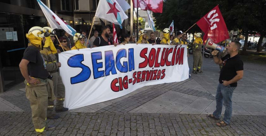 Trabajadores del Seaga exigen a la Xunta que evalúe su experiencia