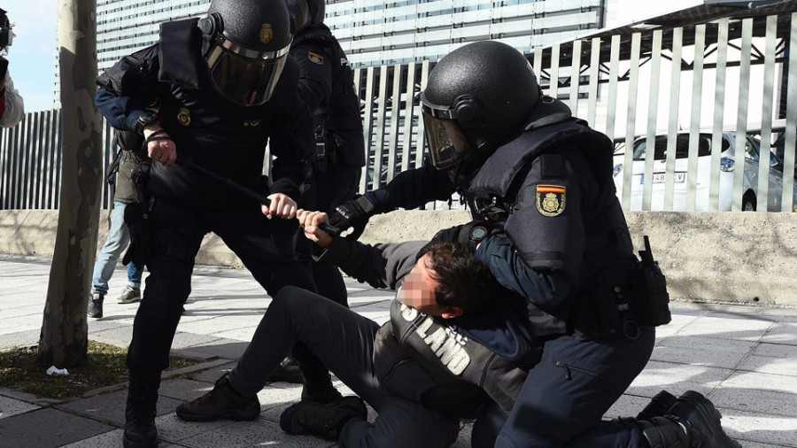 El cuarto día de huelga de los taxis de Madrid deja 14 heridos y dos detenidos