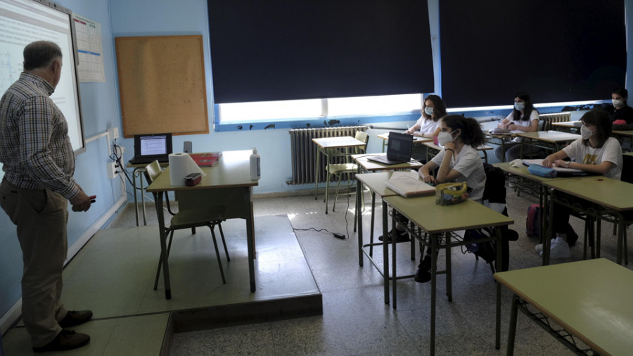Dispar regreso del alumnado de 2º de Bachillerato a las aulas en los institutos de la comarca de Ferrolterra