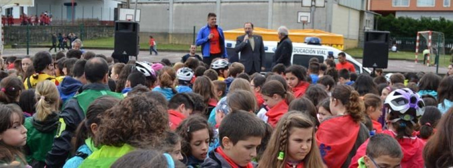 NARÓN - Unos 1.200 niños participaron en la Marcha Ciclista Escolar