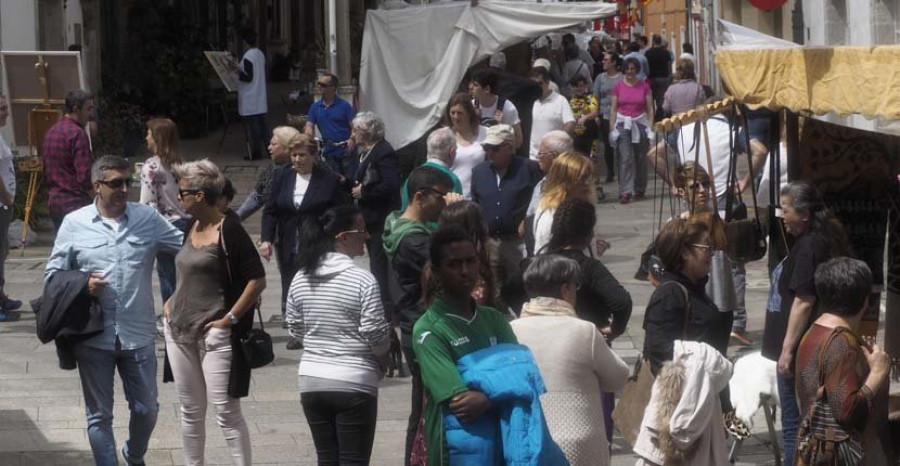 La Feira no Camiño de Neda se despide con música, artesanía tradicional y talleres para los más pequeños