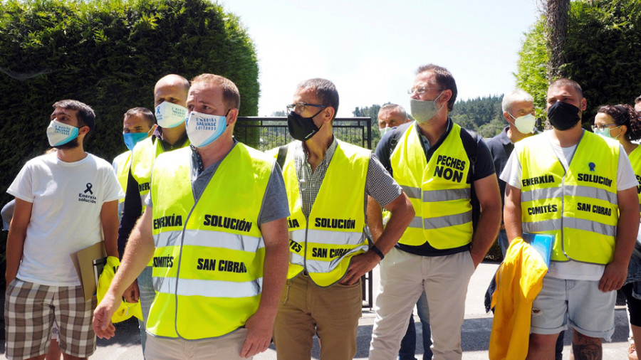 Los trabajadores de Alcoa reclaman a las administraciones que paralicen el ERE