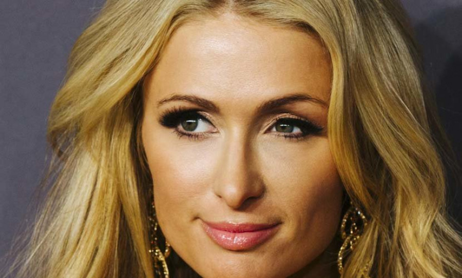 Paris Hilton pierde su anillo de compromiso en una discoteca