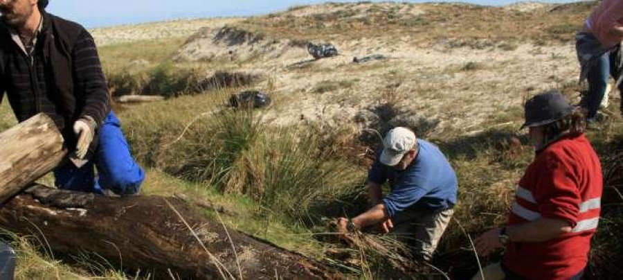 Retiran 200 kilos de residuos en la zona de la playa de Santa Comba