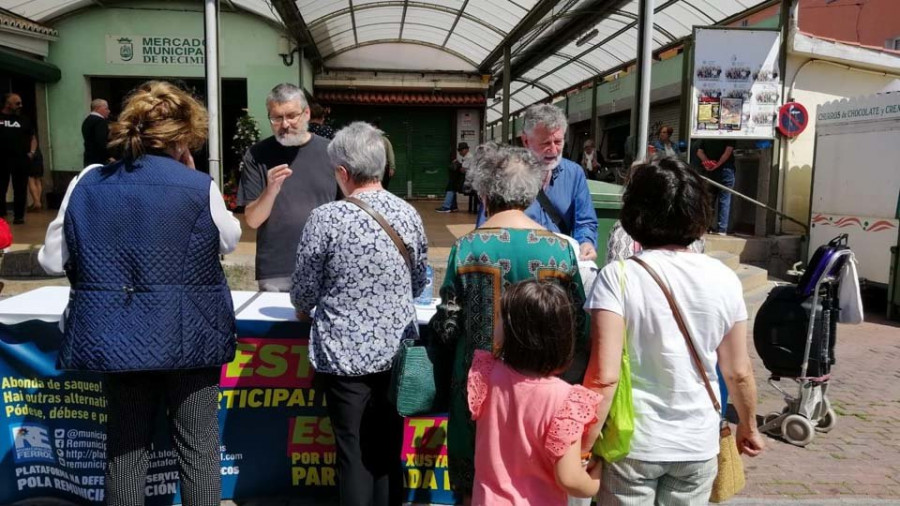 La Plataforma del agua instala puntos informativos e insta a la devolución de recibos