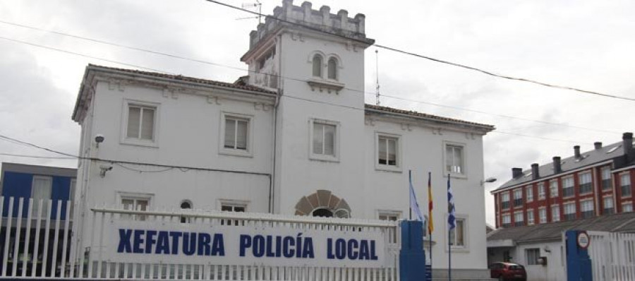 Policías de Ferrol ayudaron a un hombre que olvidó dónde había dejado el coche con su mujer 