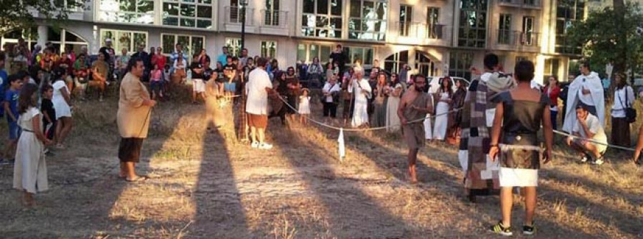 La playa de A Magdalena se convierte en una aldea castreña