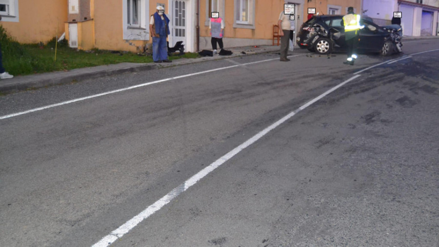 Las carreteras de la comarca registran tres accidentes, uno con heridos, en un solo día