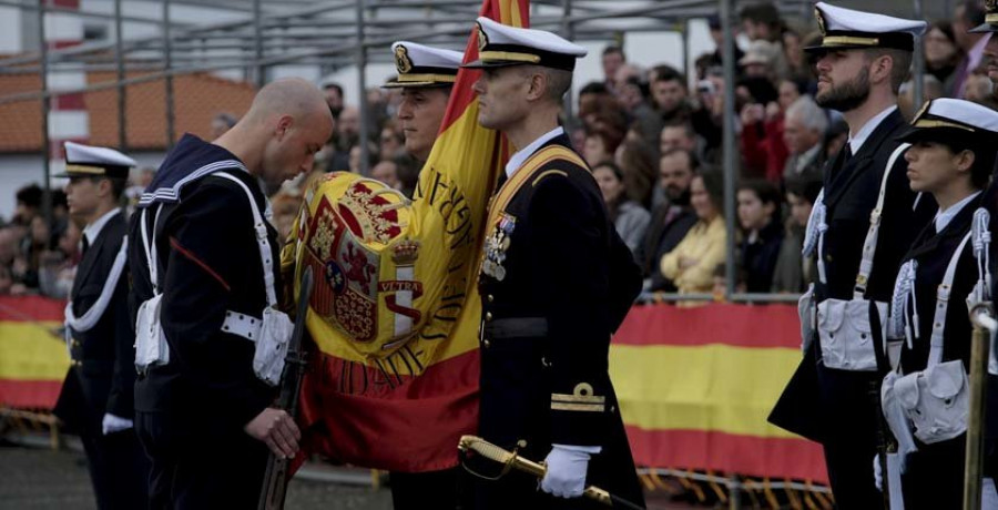 Unos 300 marineros y 85 civiles formaron parte de la jura de bandera en la Esengra