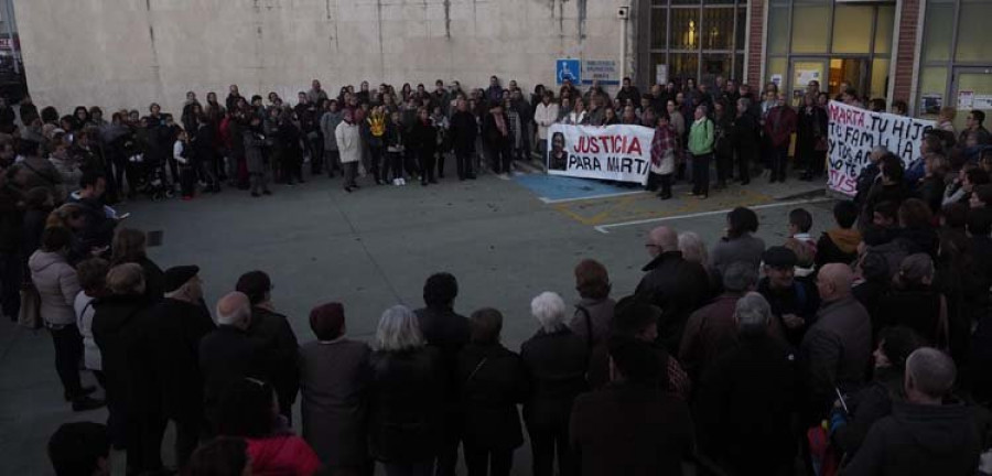 centenares de personas apoyan a la familia de la mujer asesinada en caranza