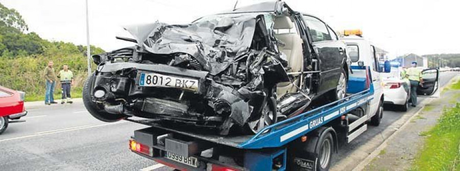 Fallece un vecino de Cerceda tras chocar su coche contra un camión en Coristanco