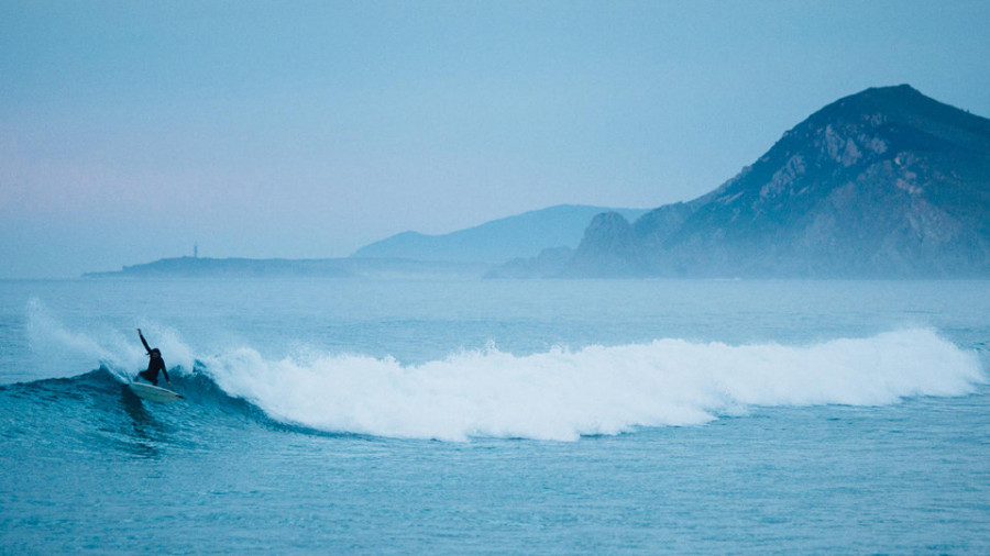 Costa das Ondas trae a Ferrol a surfistas de Holanda, Bélgica, Austria y Alemania