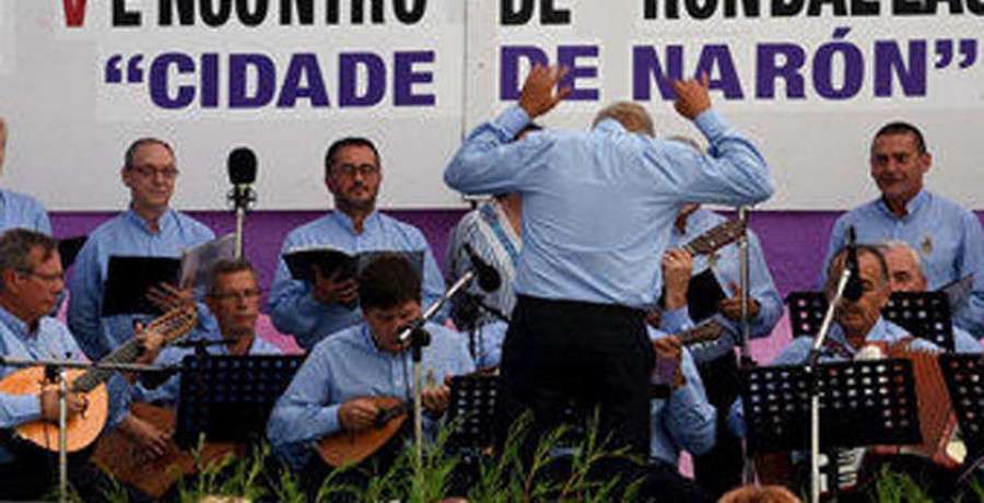 Piñeiros se cita un año más con los encuentros de bandas de gaitas y de rondallas