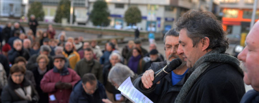 Unas trescientas personas protestaron por las facturas de la tasa del agua