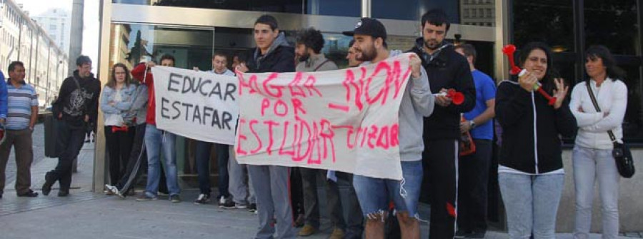 Nova protesta de alumnos da Náutico Pesqueira contra o decreto de prezos da residencia