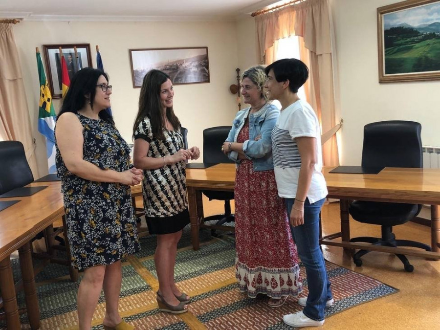 Una familia de Ferrol se marcha a Trabada para mantener la escuela infantil